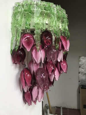 Applique Tulipani realizzata con 34 tulipani in vetro di Murano